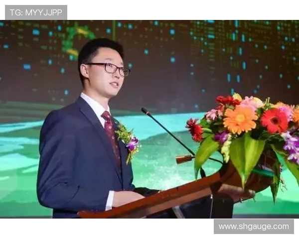 上海攀岩队防反策略解析与攀岩热点动态探讨 上海攀岩队防反策略解析与攀岩热点动态探讨