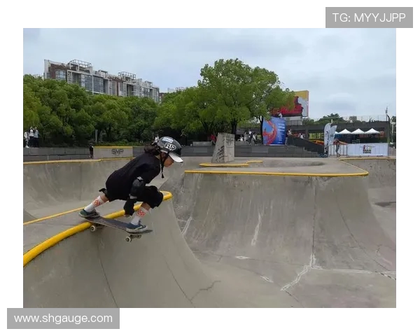 广州极限运动队在滑板精英赛中以99分稳居积分榜首位 广州极限运动队在滑板精英赛中以99分稳居积分榜首位