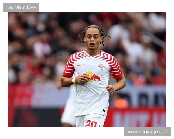 哈维西蒙斯：从青训新星到国际舞台的闪耀之星