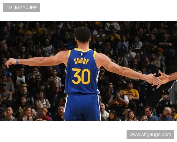 库里三分大赛决赛狂轰20球创历史纪录引发全场喝彩