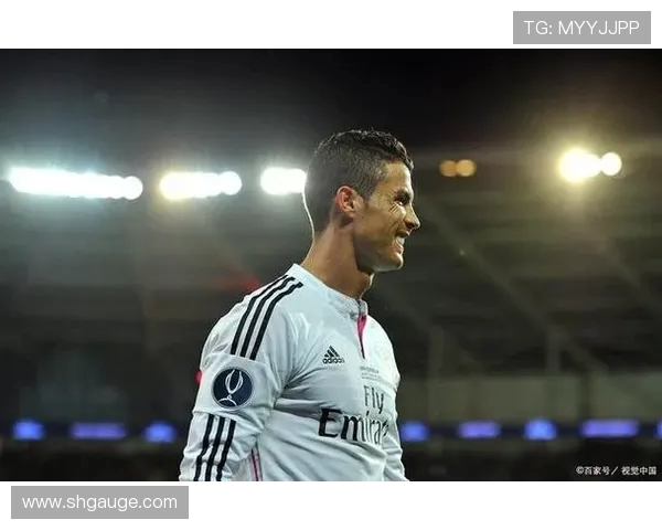 本泽马的传奇之路：从天才少年到世界足球巨星的蜕变与辉煌