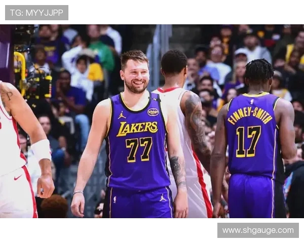 湖人对火箭的激烈对决分析及赛后精彩瞬间回顾