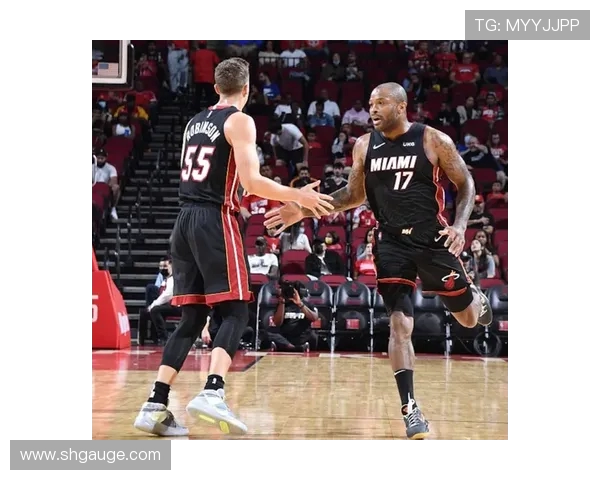 热火与火箭激战正酣在线直播全程回放与精彩瞬间解析