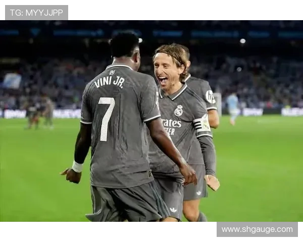 莱加内斯主场迎战塞尔塔双方争夺关键三分的精彩对决 莱加内斯主场迎战塞尔塔双方争夺关键三分的精彩对决