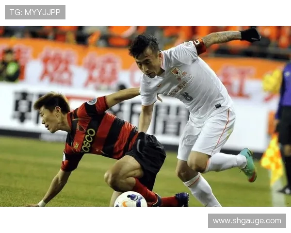 韩国队与阿尔及利亚的激烈对决展现足球魅力与团队精神 韩国队与阿尔及利亚的激烈对决展现足球魅力与团队精神